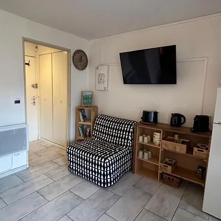 Apartment Plages A 190 M, Parking Prive, Belle Vue, Wifi. *
